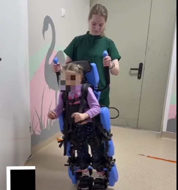    Детский экзоскелет стал доступен в Университетской клинике ПИМУ