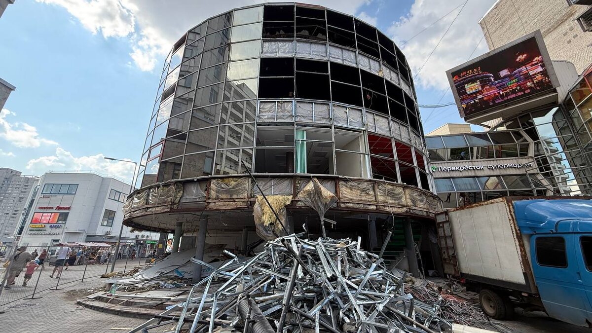    Санкт-Петербург метро Приморская торговый центр ТЦ снос