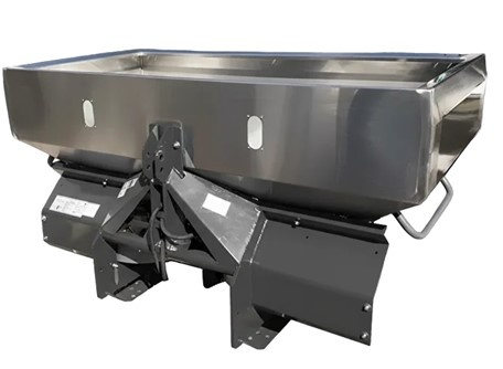 Ручное внесение — прошлый век: почему хозяйству нужен разбрасыватель