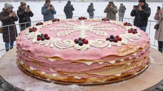 Сударыня Масленица накормит Петербург гигантским розовым блином