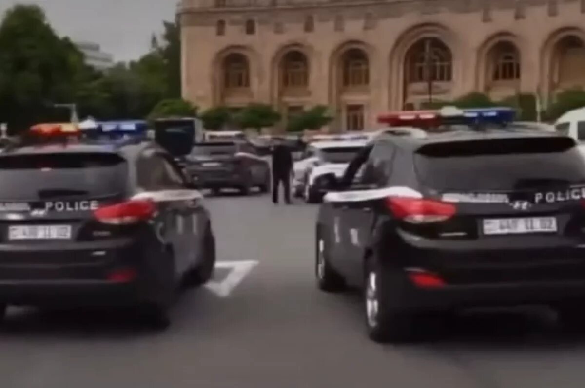    В Ереване напротив посольства США взорвался автомобиль