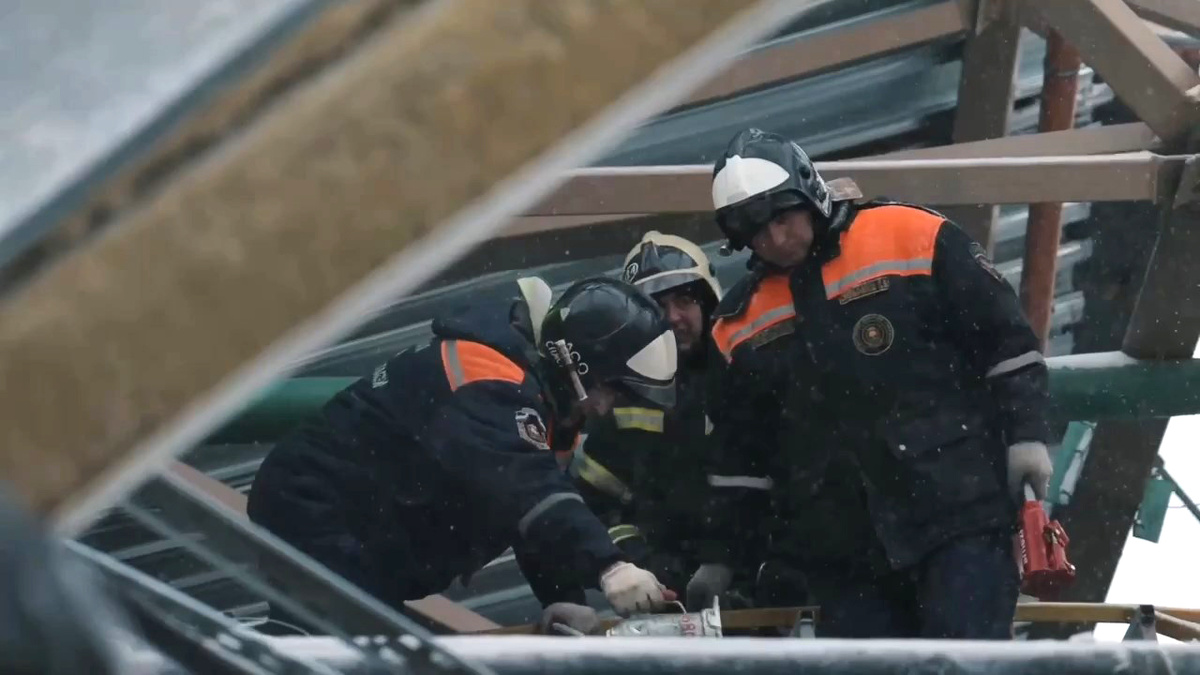    Липецкая обл. обрушение крыши здания разбор завалов МЧЧС