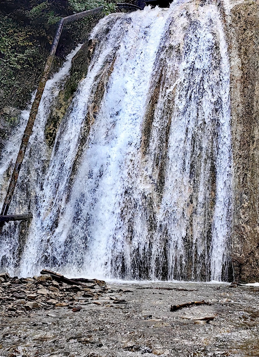 Экскурсия 33 водопада из Лазаревского — каскад водных ступеней весной