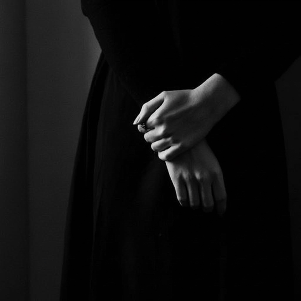 Ей не нужна корона. Ей нужен дом.