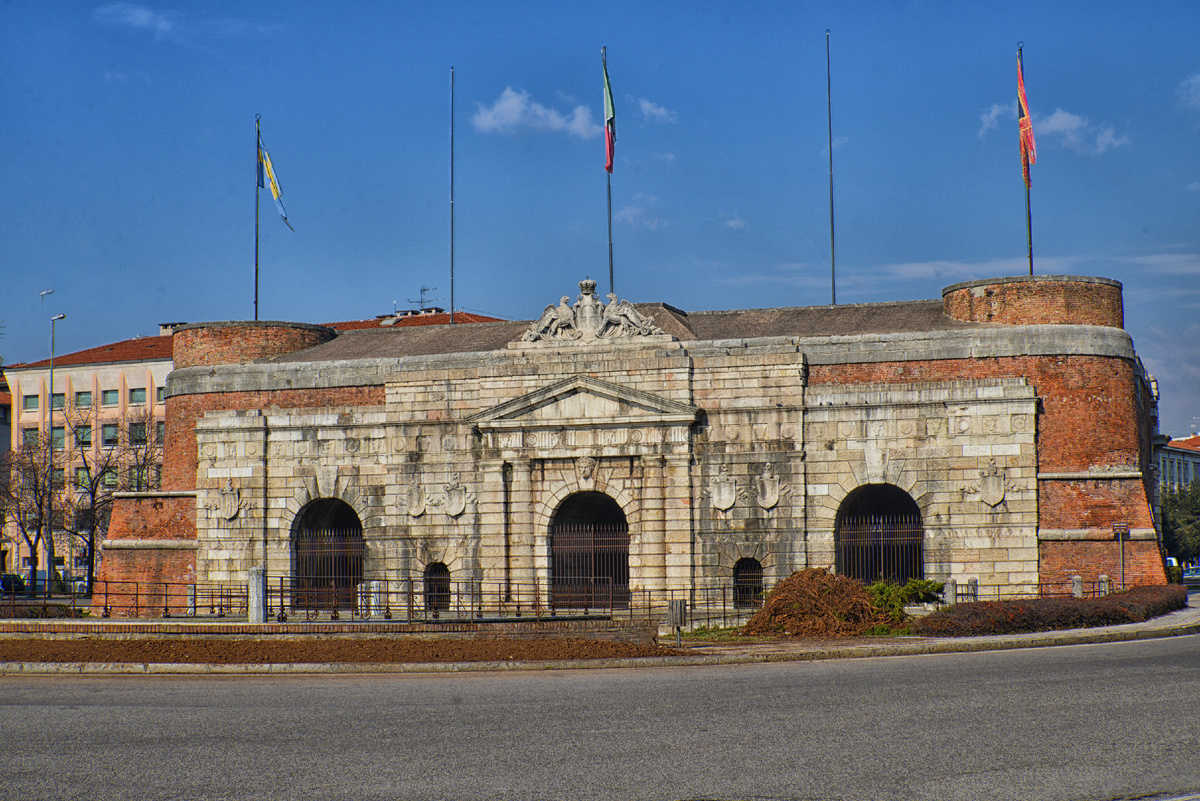 Верона. Porta Nuova. Фотография Александра Новикова. 2018