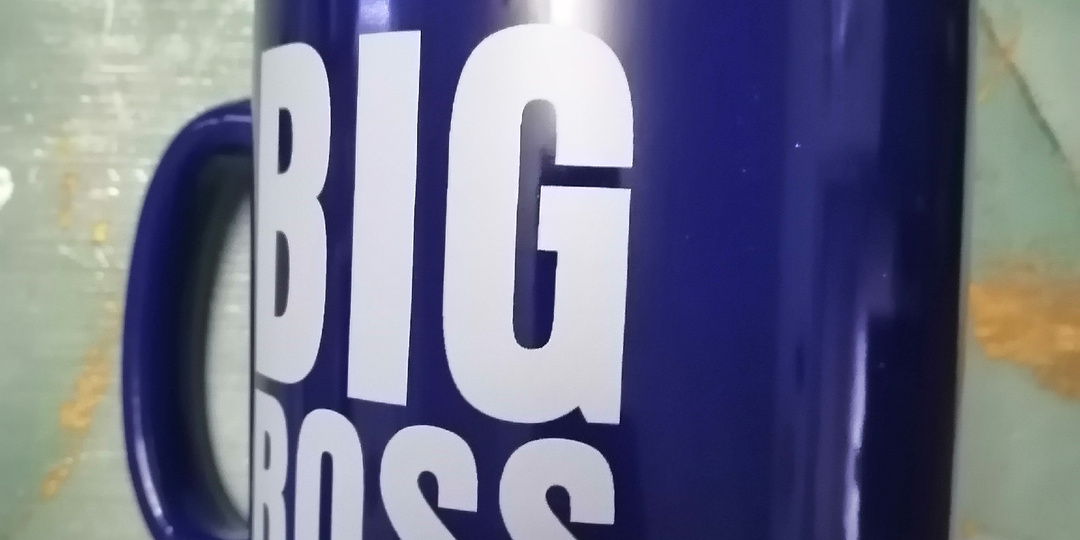 Тепло и солнце сменилось ветром . Но мне скучать не когда , я разобрала морозильную камеру и купила классную кружку.