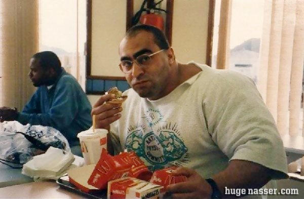 Тоже Насер, только кущиит. А вообще он в голову не только ел, но и заработал ею несколько научных степеней и говорил на 7 языках. Жаль что и до 50 не дожил.