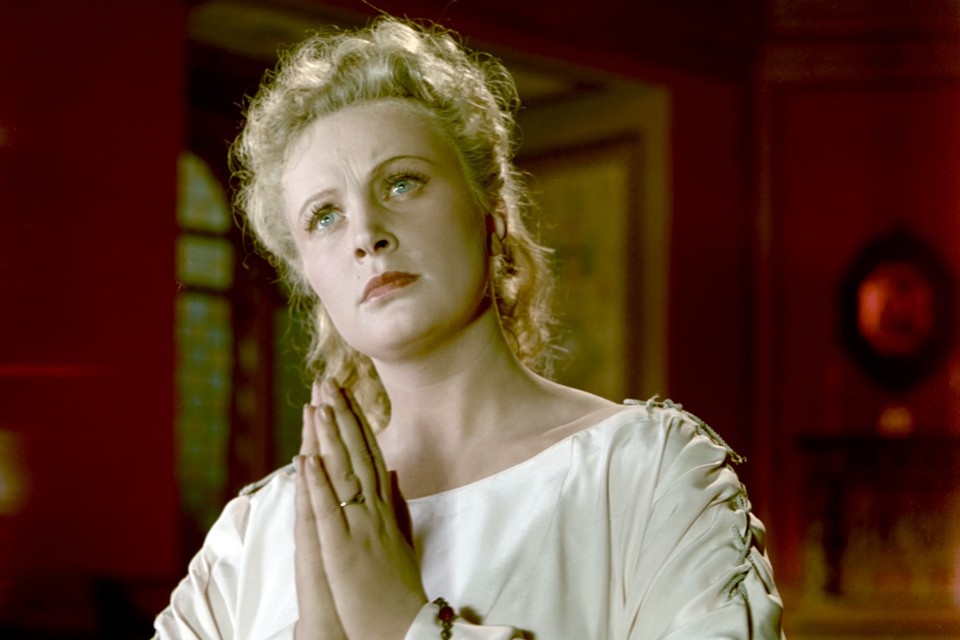    Алла Ларионова. Кадр из фильма "Двенадцатая ночь". 1955 год. СССР.