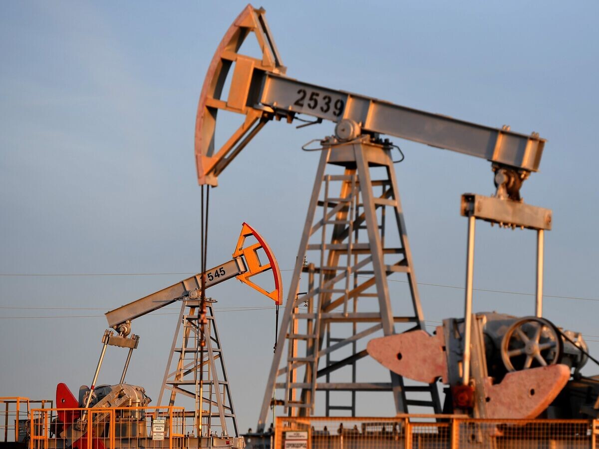    Добыча нефти.© РИА Новости . Максим Богодвид