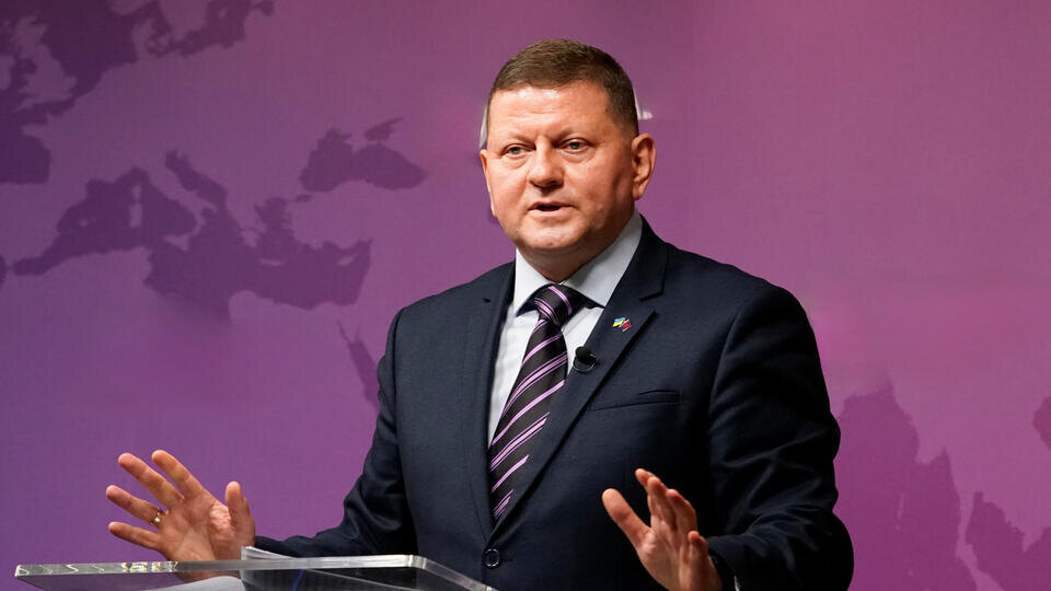     На Украине рассказали о попытке СБУ убить Залужного Alberto Pezzali/AP/TASS