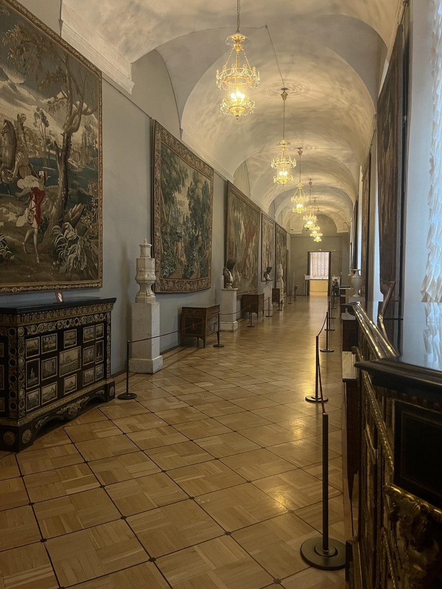 Министерский коридор в Зимнем дворце. Фото автора.