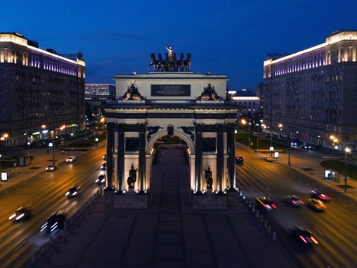    Московские Триумфальные ворота (Триумфальная арка) на площади Победы в Москве | © РИА Новости / Максим Блинов