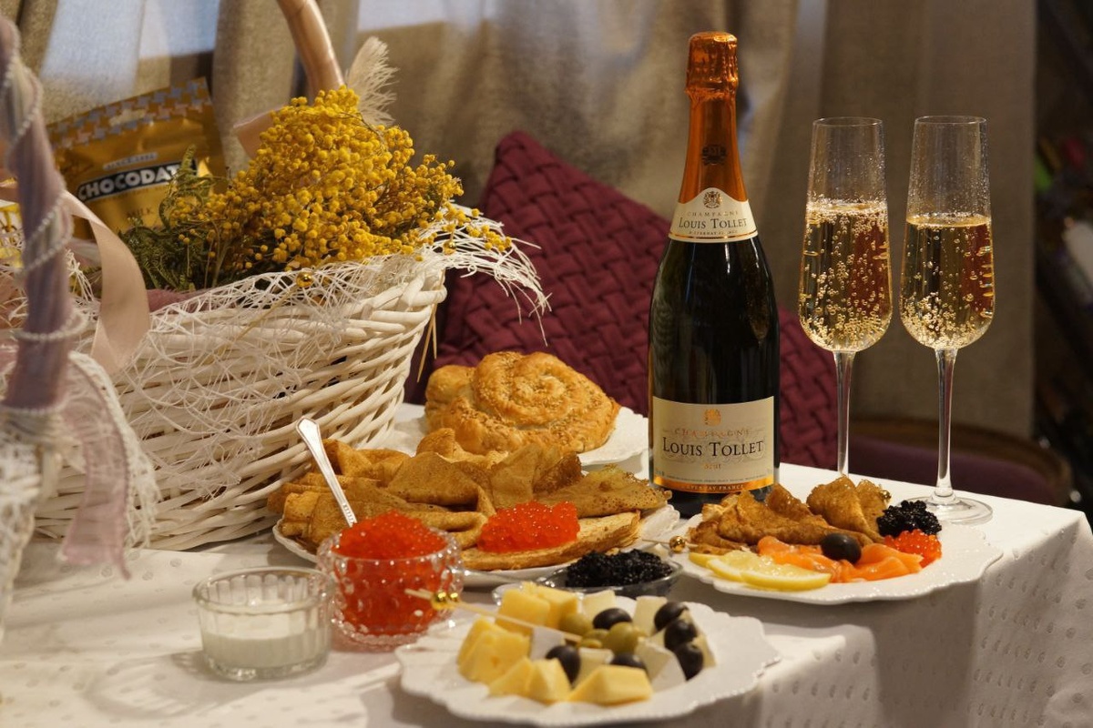 Игристое и блины