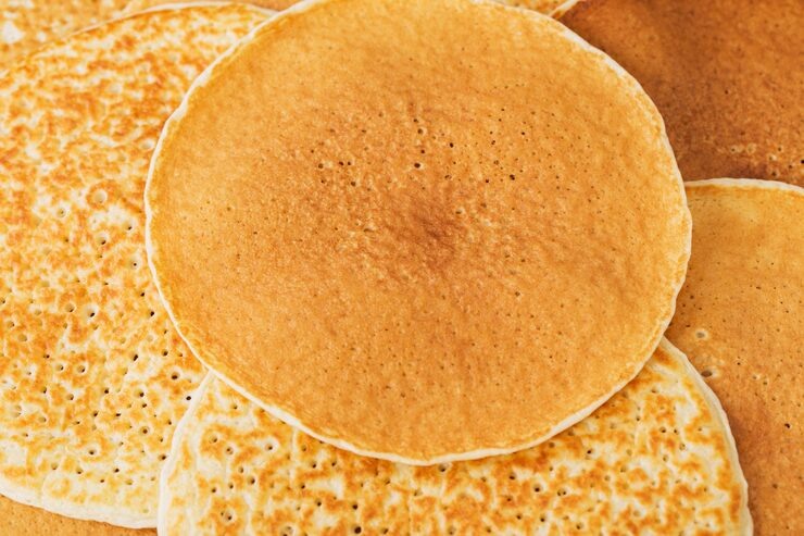 Врач назвала вредные начинки для блинов