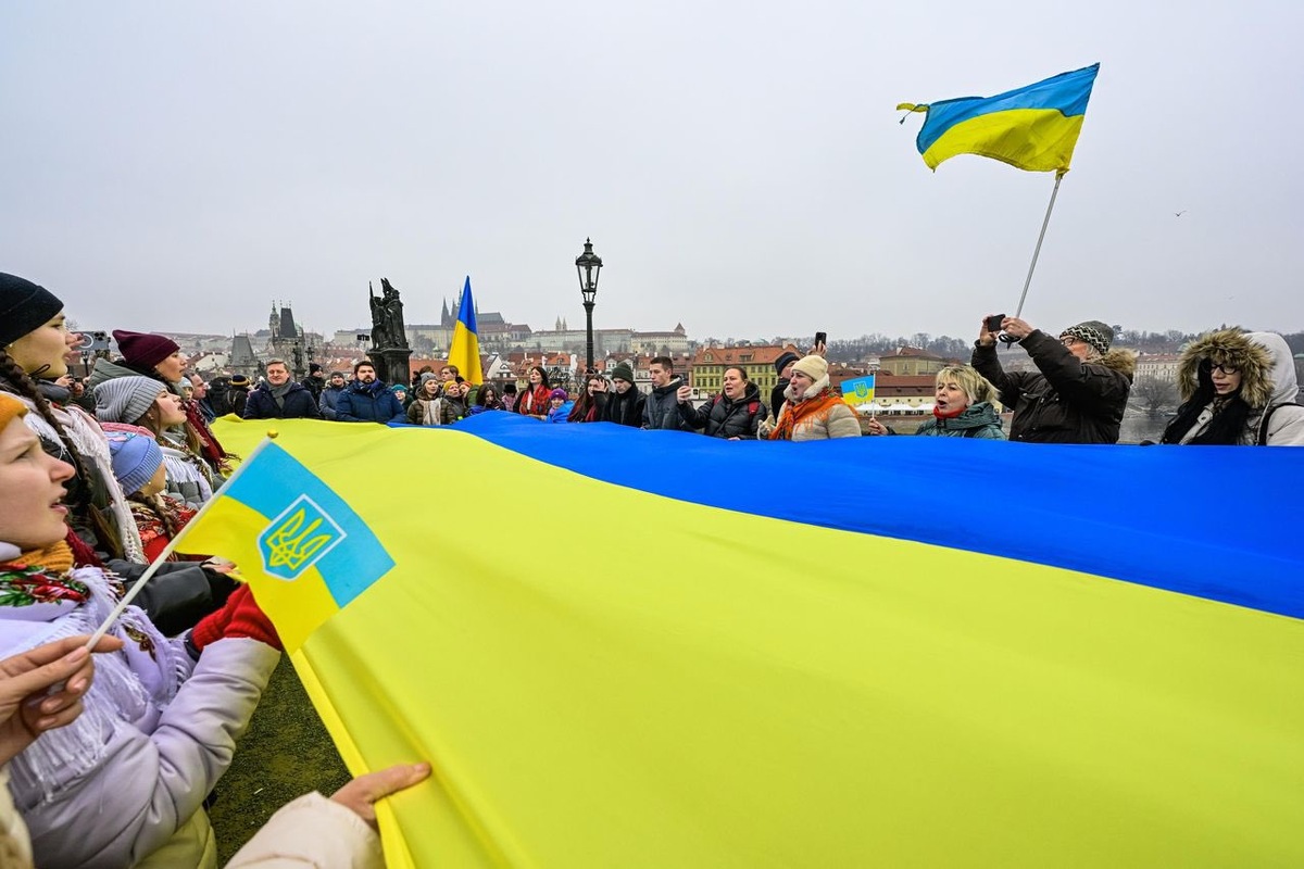    Чехия флаг Украины в Праге