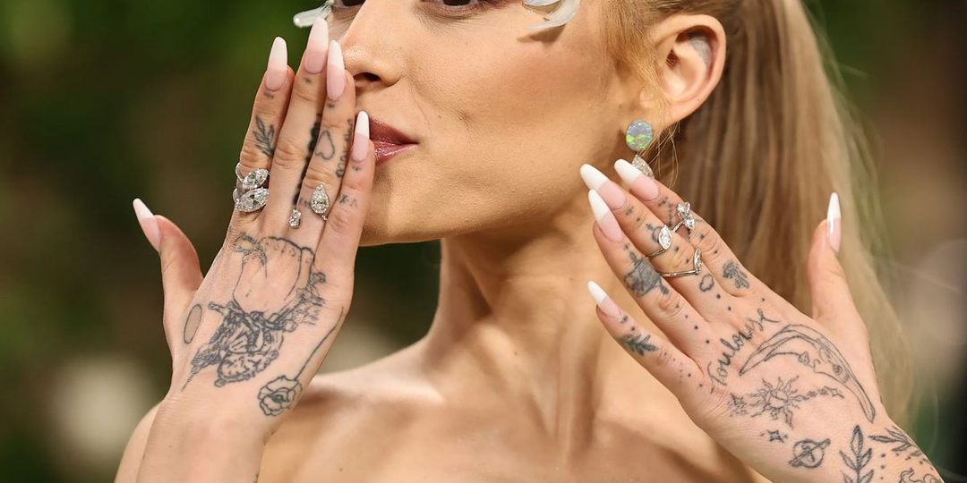 Звезды массово избавляются от татуировок и возвращаются к чистому телу, но почему?