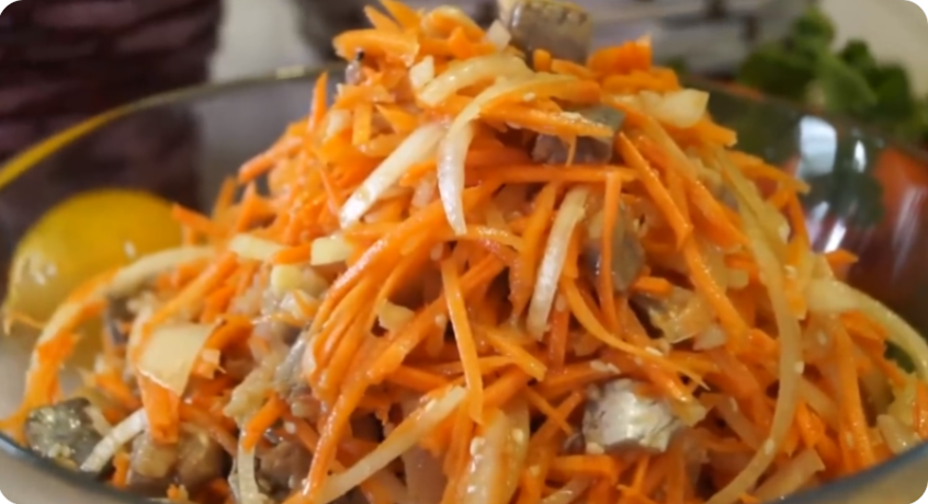 Свежемороженую сельдь покупаю килограммами. "Селедка "Хе", чем дольше стоит, тем пикантнее становится...