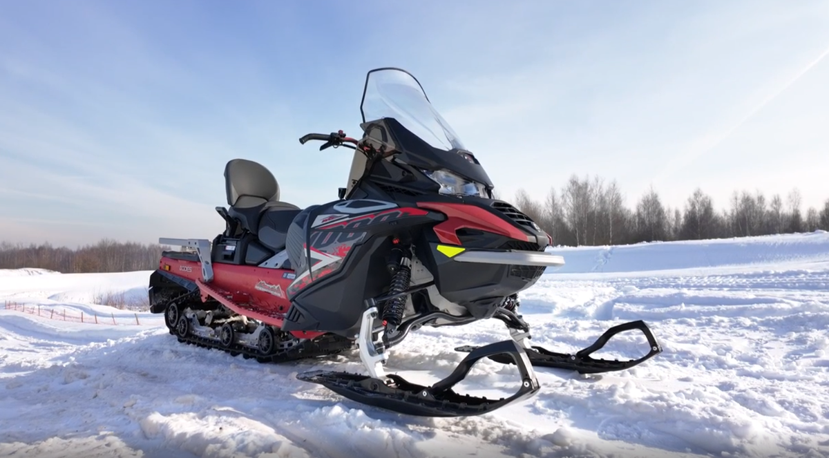 Выглядит Snowcross 1000 WT эффектно