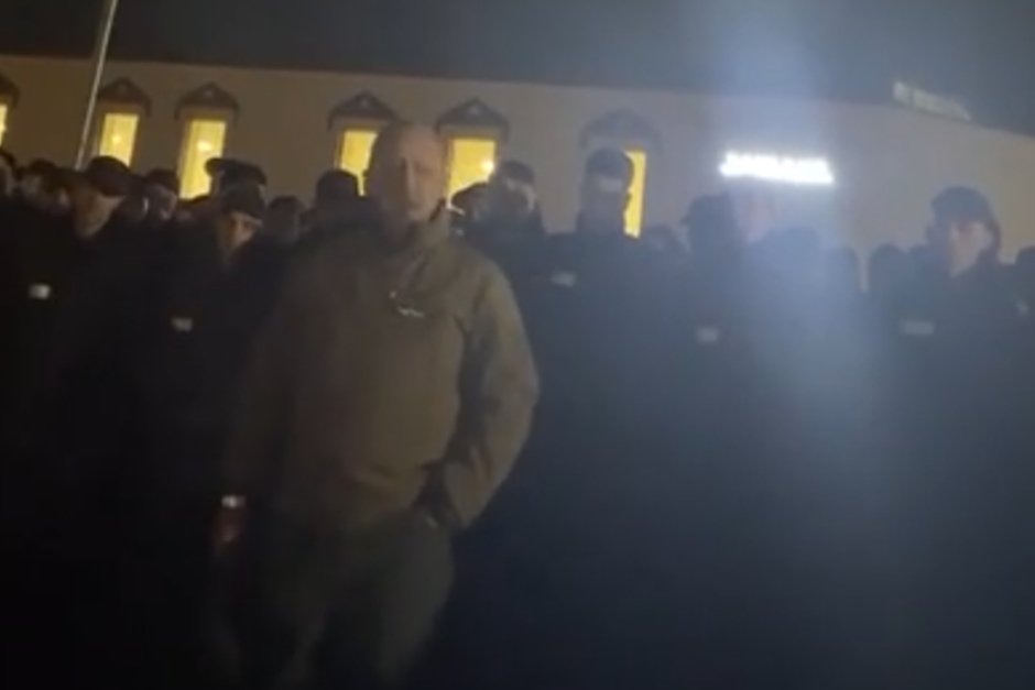 Основатель ЧВК «Вагнер» Евгений Пригожин говорит с заключенными. Кадр из видео