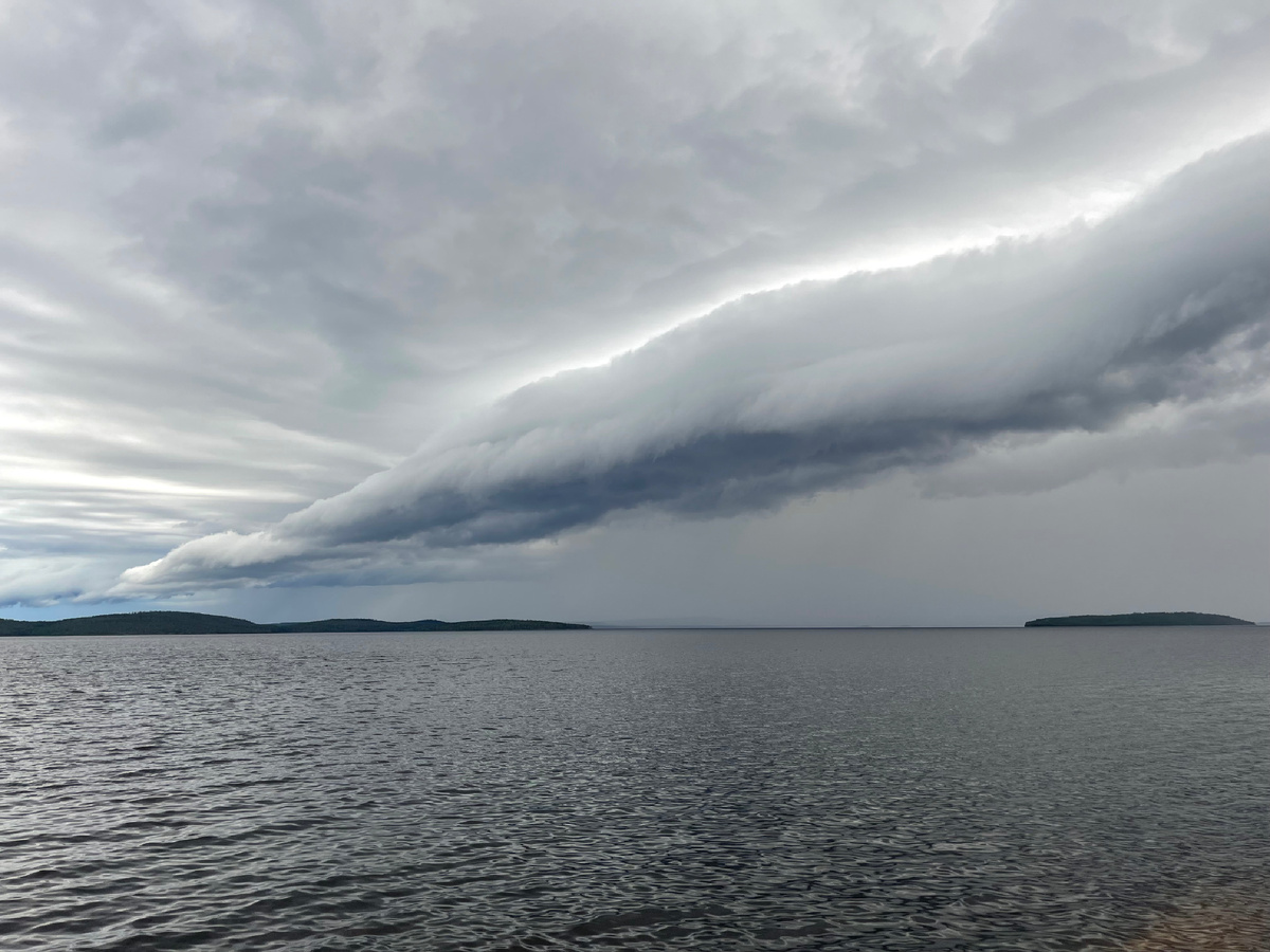 Когда снимал - еще не знал, что через 15 минут погода поменяется радикально.