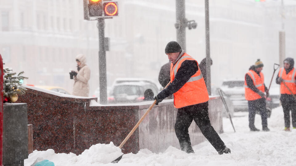     Синоптик Леус: циклон "Валли" перекрыл рекорд по снегу в Москве за 56 лет ИЗВЕСТИЯ/Андрей Эрштрем