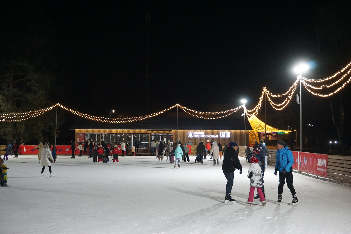 Каток вечером