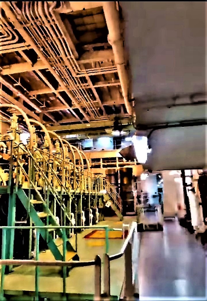 1. Главный двигатель MAN&BW Вид с верхней площадки