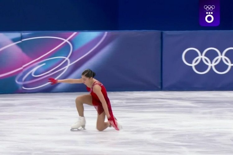    Момент с падением Петросян / скриншот эфира Okko