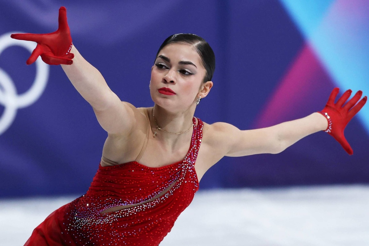     Аделия Петросян упала с четверного тулупа в произвольной программе Олимпиады-2026