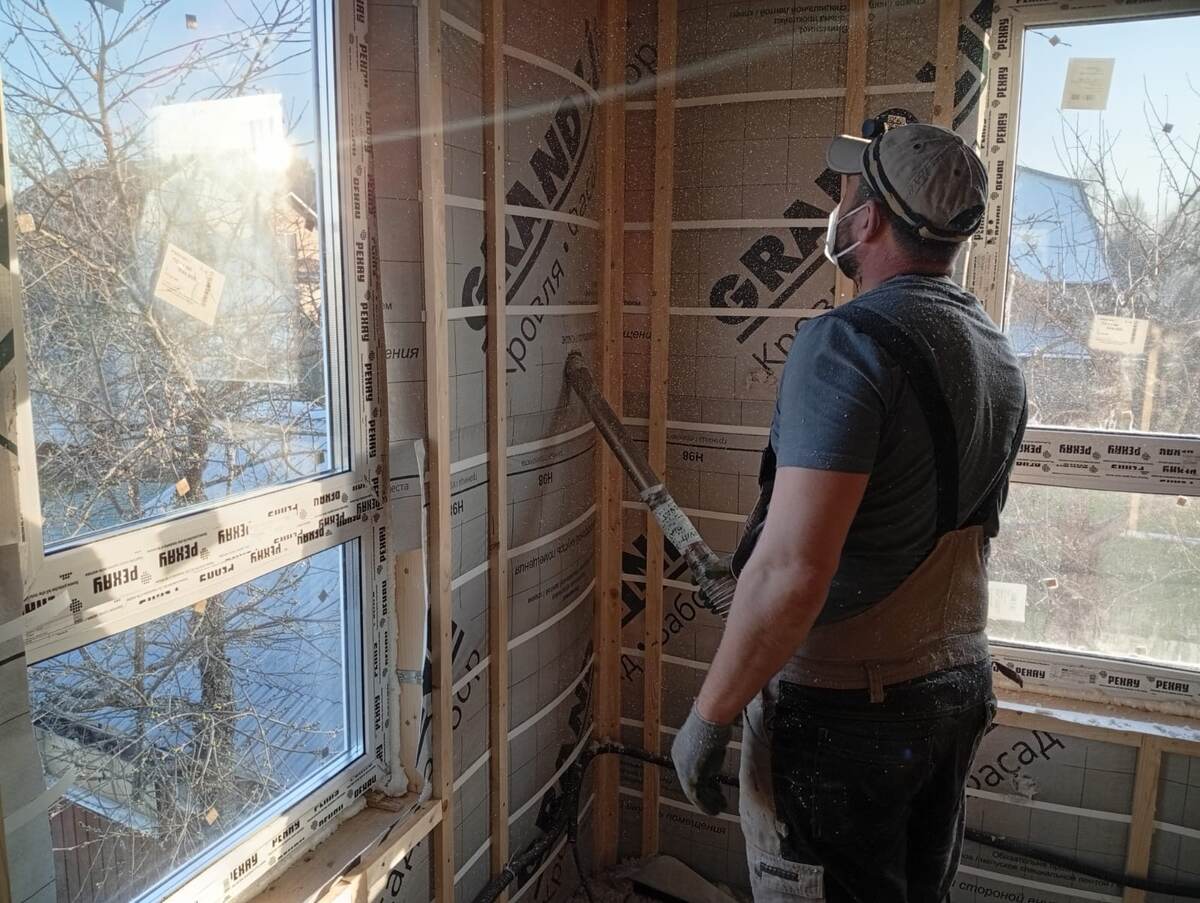 Утепление каркасного дома Эковатой.