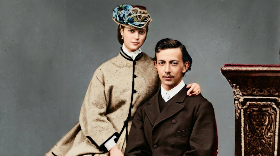 Мария Фёдоровна с первым женихом - цесаревичем Николаем. Но Николай скончался от туберкулеза. И Мария Фёдоровна вышла замуж за Александра III