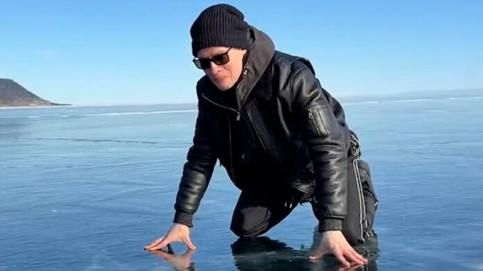    «Вкус Родины»: Как язык SHAMAN'а создал мультимиллиардную индустрию и почему в 2032 году мы платим за право лизнуть лед. novostix