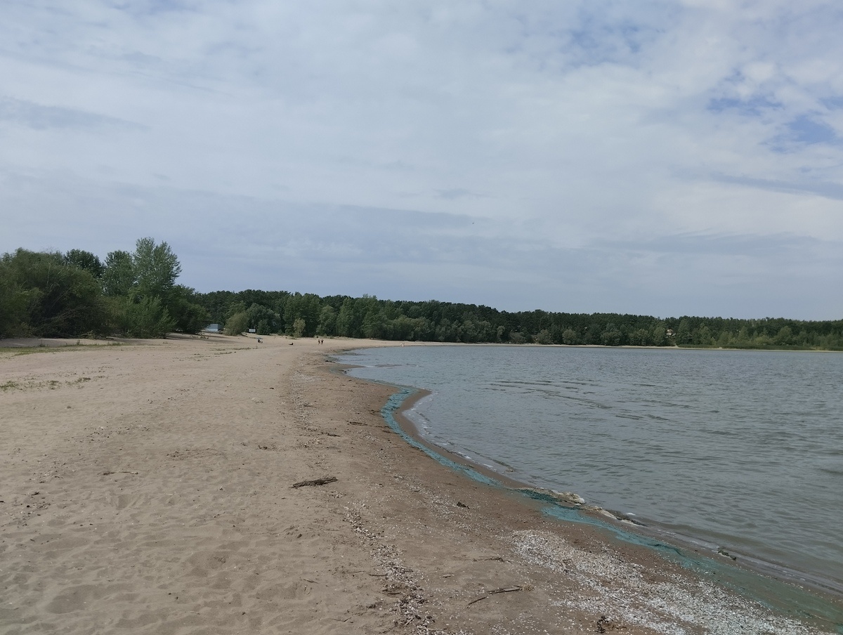 Пляж в Юрманском заливе Волги.