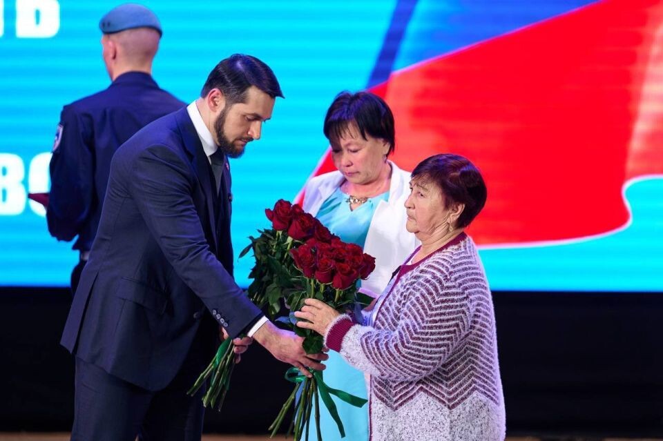    Награждение жителей Республики Алтай в преддверии Дня защитника отечества. Источник: t.me/asprokopyev