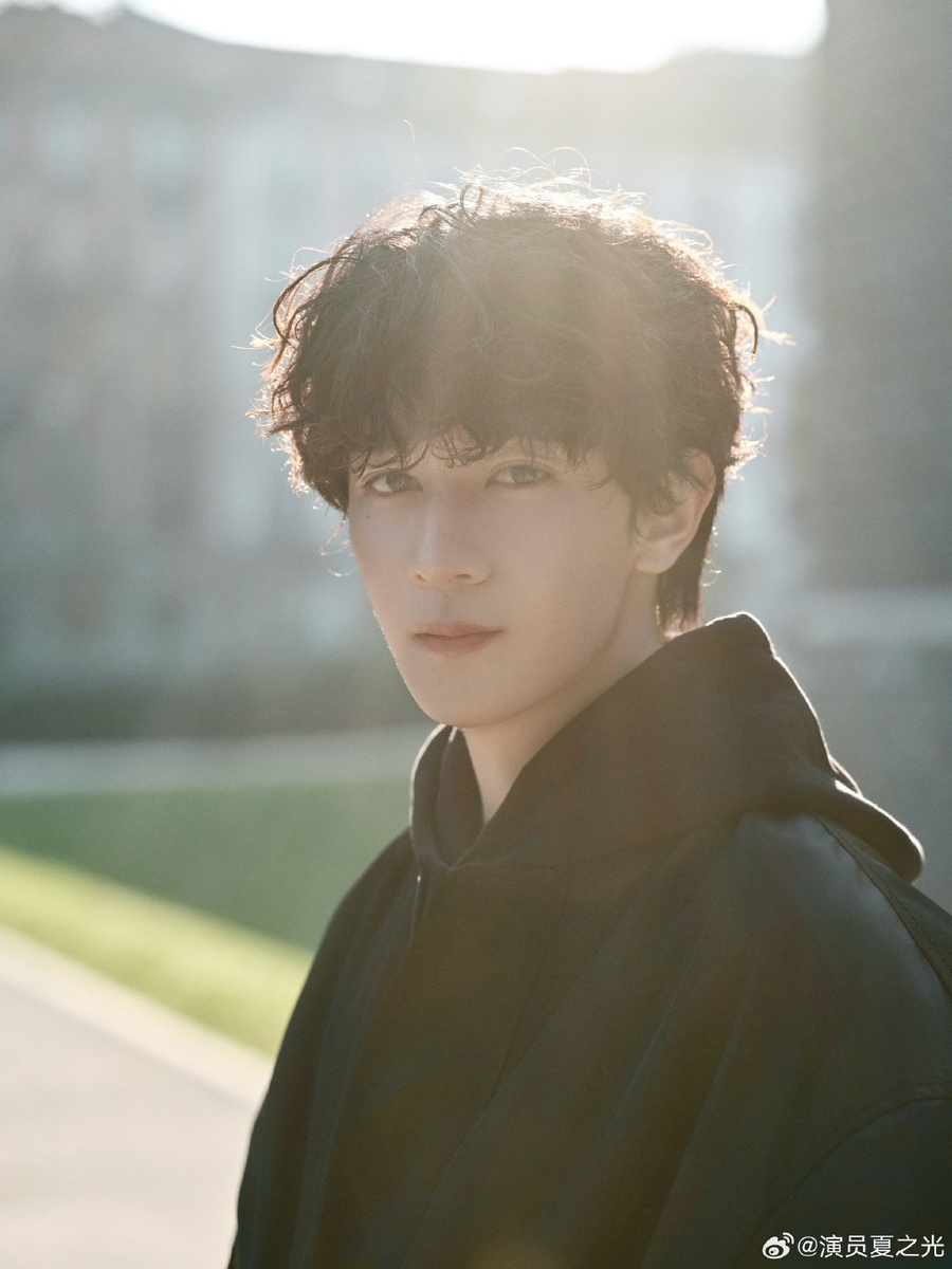 Актёр Ся Чжигуан. Смотрите галерею...