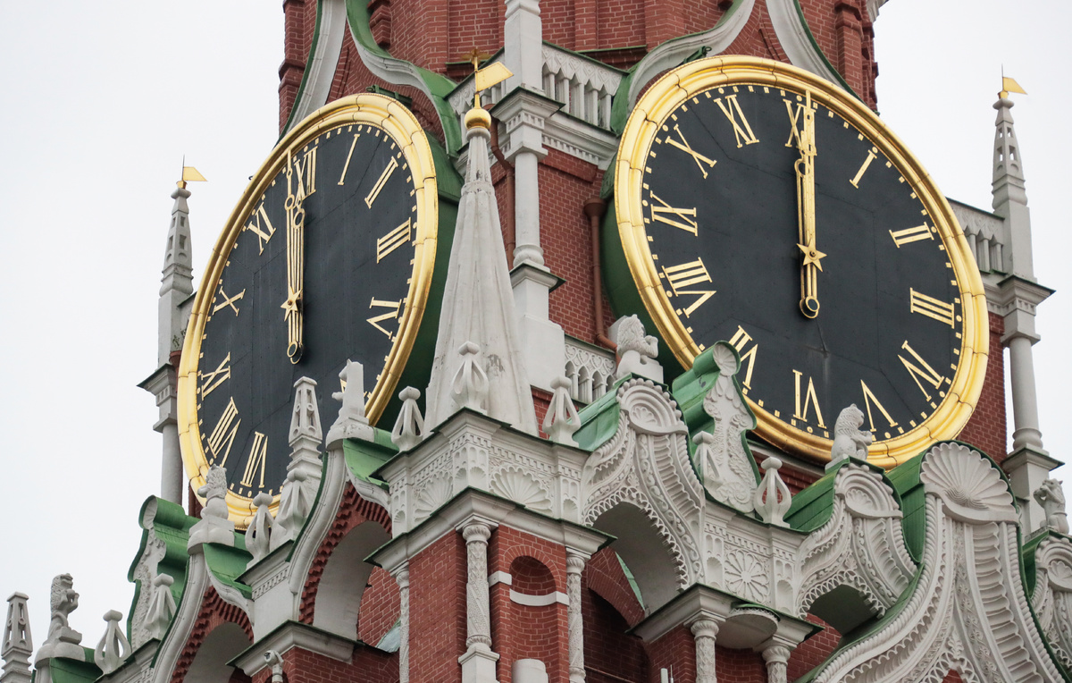    Куранты на Спасской башне Московского Кремля  Михаил Метцель/ТАСС