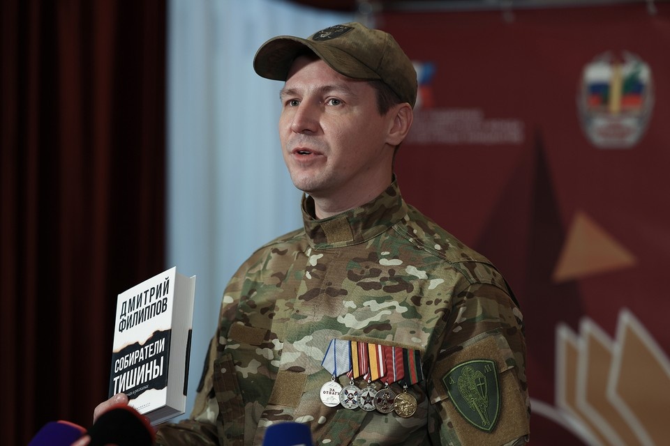    В 2024 году роман Филиппова «Собиратели тишины» завоевал первый приз Национальной литературной премии «Слово». Фото: Елена МЕЛЬНИКОВА/ТАСС