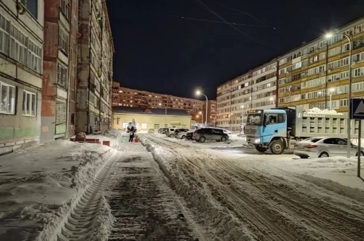    В Тюмени проверили уборку дворов Восточного округа от снега