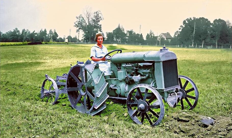 Первый уральский трактор