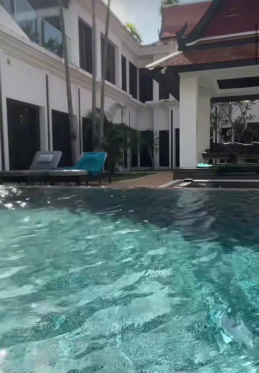 Соцсети Эвелины Блёданс