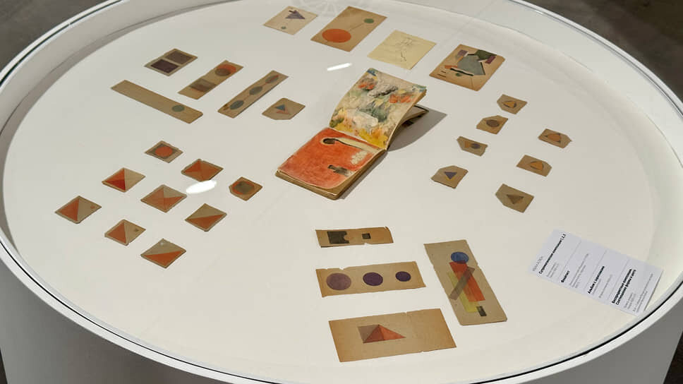 Выставка «Иван Клюн. Цветоформы. Постижение пространства» в арт-галерее Ельцин-центра.📷Фото: София Паникова