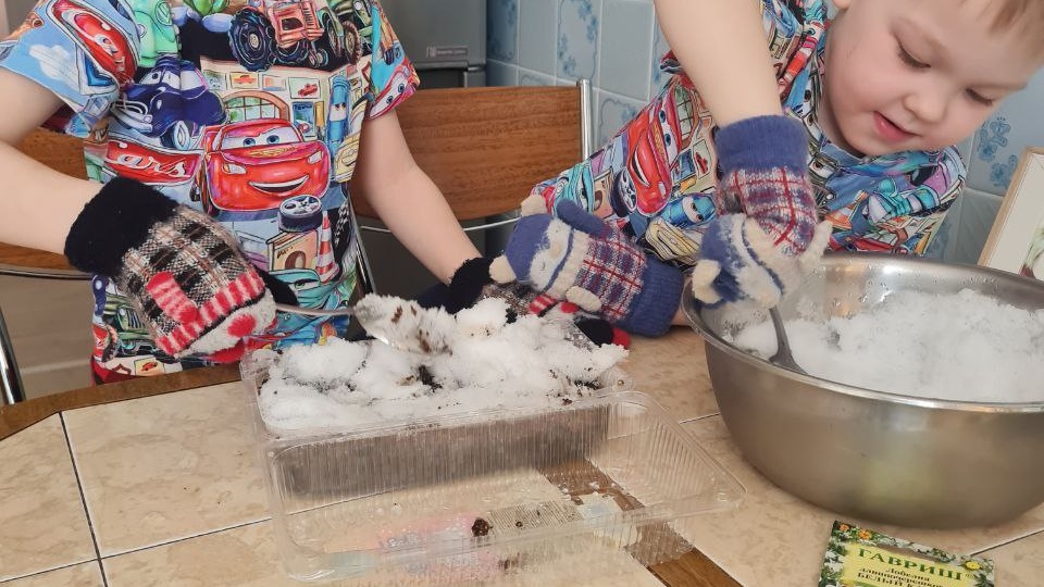 Двойняшки занялись посадками