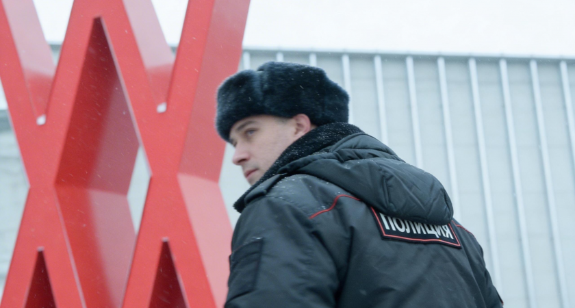    Полицейский на улице | © РИА Новости / Евгений Одиноков