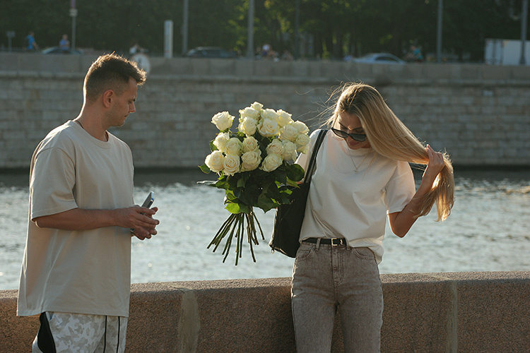    По опросу ВЦИОМ, у женщин на 1-м месте — порядочность (56%), затем ум (47%), хозяйственность и верность (по 36%), заботливость и независимость (по 34%).   
Фото: © Komsomolskaya Pravda/Global Look Press / www.globallookpress.com