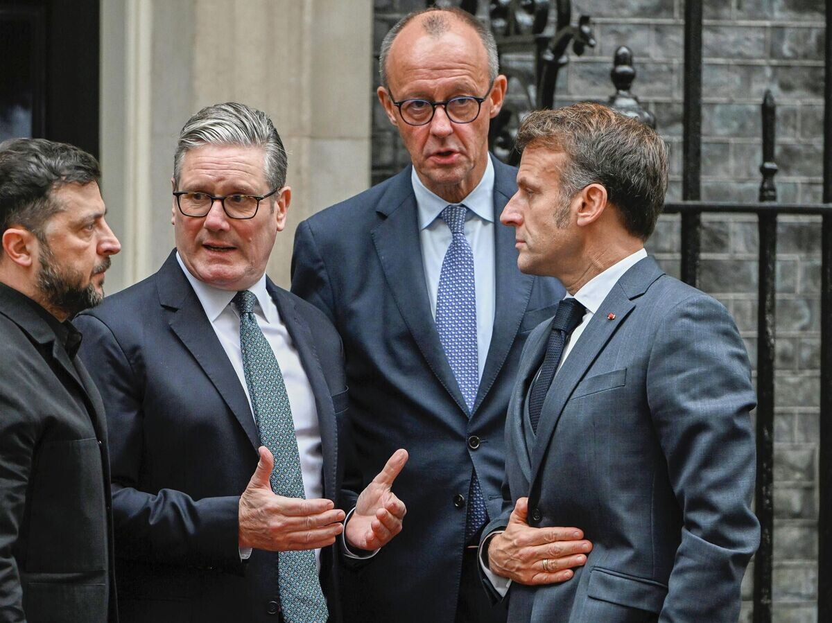 Владимир Зеленский, Кир Стармер, Фридрих Мерц и Эммануэль Макрон во время встречи в Лондоне | © AP Photo / Thomas Krych