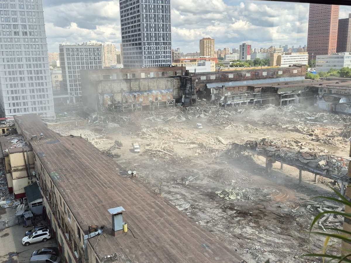 © t.me/XAH345345 (Снос объектов ГПЗ-1, июнь 2025 г.)