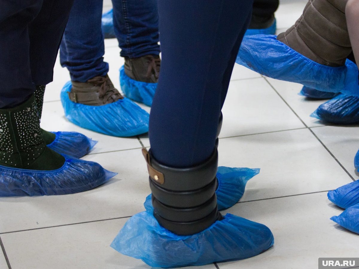     В обычной жизни бахилы создают больше проблем