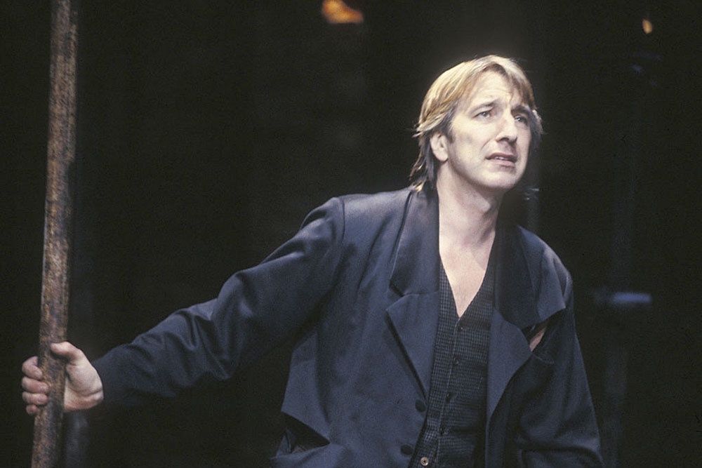    Алан Рикман в роли Гамлета в постановке "Гамлета" Уильяма Шекспира в лондонской студии. / robbie jack/Corbis via Getty Images