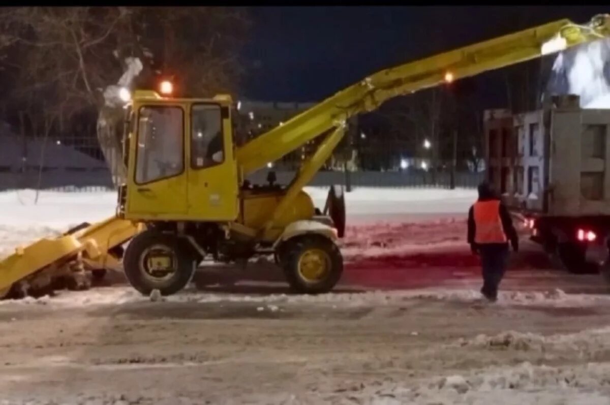    Борьбу с мощным снегопадом начали нижегородские дорожные службы 20 февраля