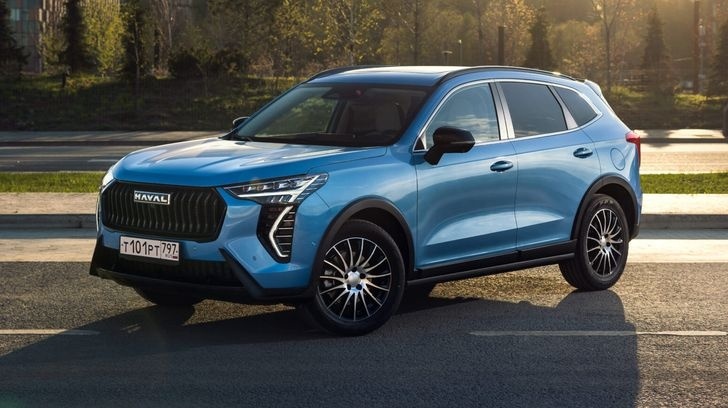    Сборочный конвейер завода АвтоВАЗ с автомобилями Lada Granta в процессе производства